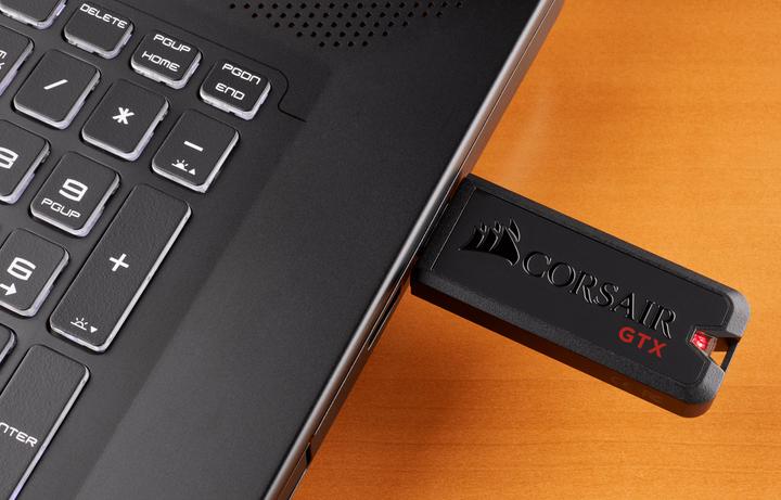 Produktbild Corsair Flash Voyager GTX (1000 GB, USB 3.1)