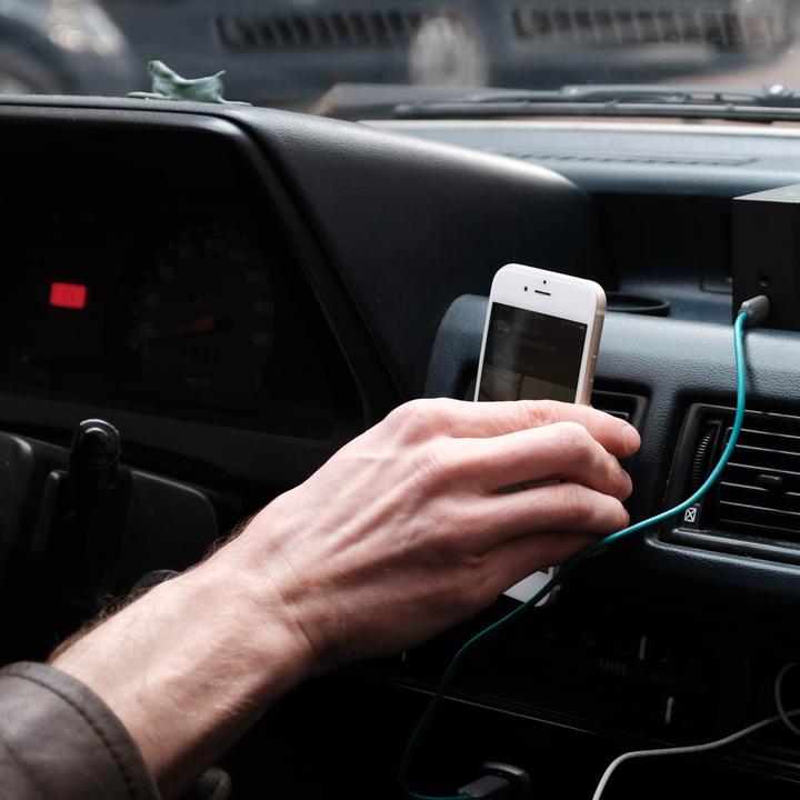Produktbild LinQ Lüftungs-Halterung mit verstellbaren Klemmen für 3.5 bis 6.5" Smartphones