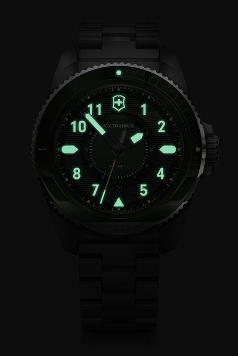 Produktbild Victorinox Journey 1884 Automatic Three hands Steel & Ceramic, Mechanische Uhr, 43 mm, Ziffernblatt Grün, Edels (43 mm)