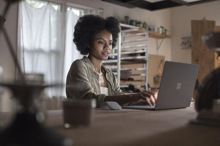 Actual product image Microsoft Surface Laptop (13.50", Intel Core i5-7200U, 8 GB, 256 GB, CH)