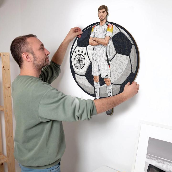 Actual product image Iconic Kai Haverz - German Nationl Team - Wooden Puzzle Size S (150 pieces) (150 pieces)
