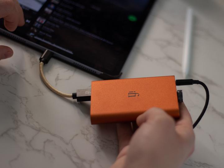 Produktbild iFi Audio hip-dac2 (Bass Boost, USB-DAC, Gain-Schalter)