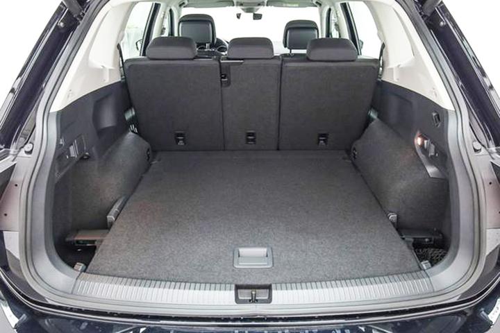 Actual product image ProPlus Trunk tray for Seat Tarraco / VW Tiguan Allspace from 2017 to present (raised cargo area).
