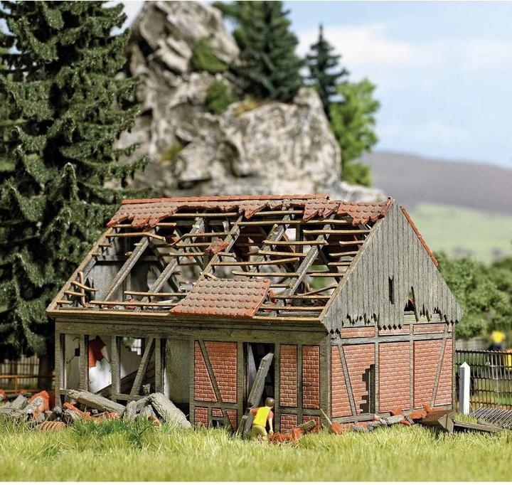 Produktbild Busch H0 Verfallene Stallung
