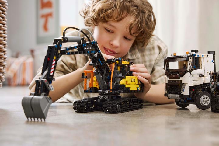 Productafbeelding LEGO 42175 Volvo FMX vrachtwagen met EC230 elektrische rupsgraafmachine (42175, LEGO Technic)