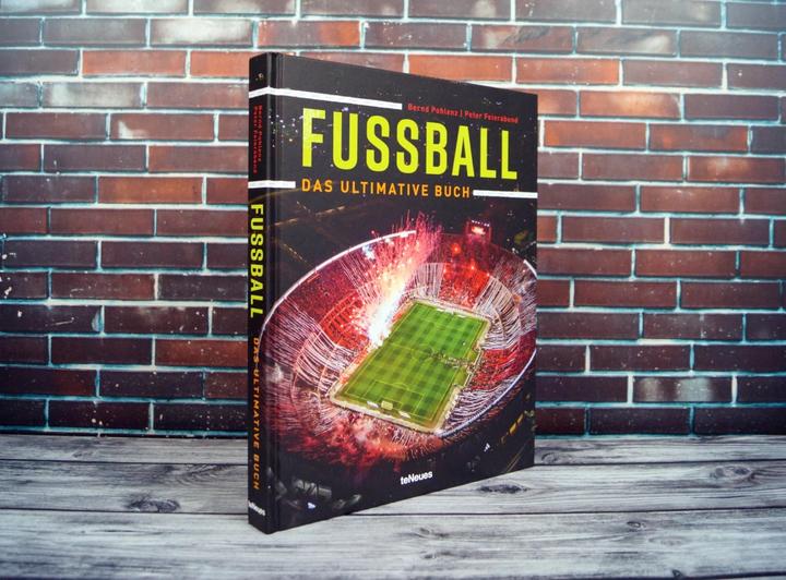 Produktbild Fussball - Das ultimative Buch (Deutsch, Peter Feierabend, Bernd Pohlenz, 2024)