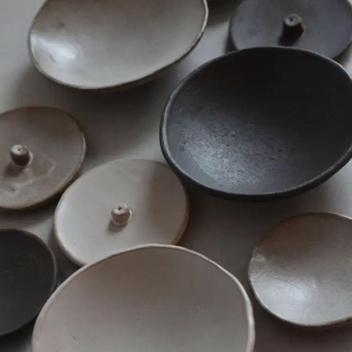 Image du produit Cedar and Myrrh Räucherstäbchenhalter Raw Clay