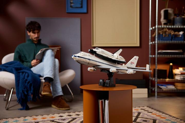 Actual product image LEGO 10360 Spaceshuttle-Transport-Jumbo