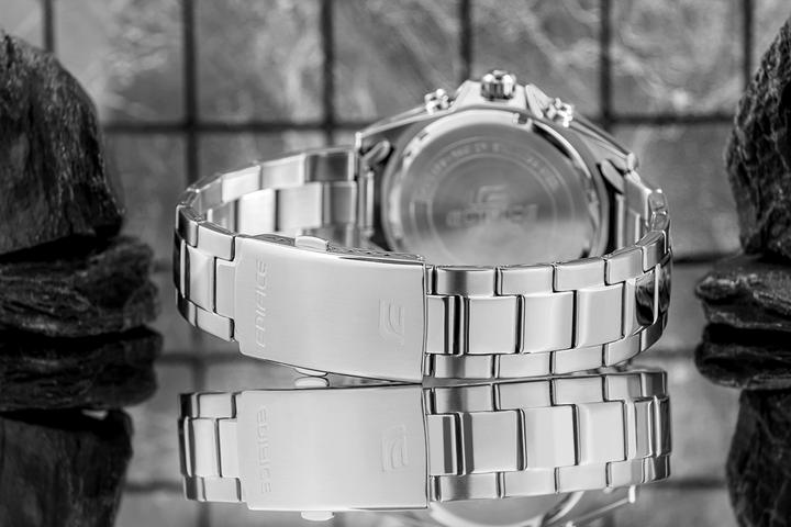 Actual product image Casio Edifice EFV-560D-2AVUEF Horloge - Staal - Zilverkleurig - 42 mm (Chronograph, 44 mm)