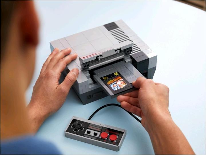 Produktbild LEGO Nintendo Entertainment System (71374, LEGO Seltene Sets)