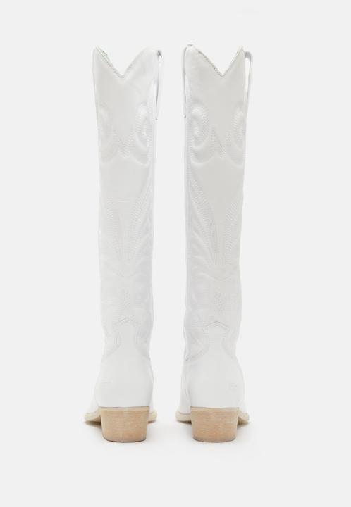 Produktbild Felmini Der Cowboy-Stiefel mit Absatz von, zeichnet sich durch eine wunderschöne Stickerei am Schaft (38)