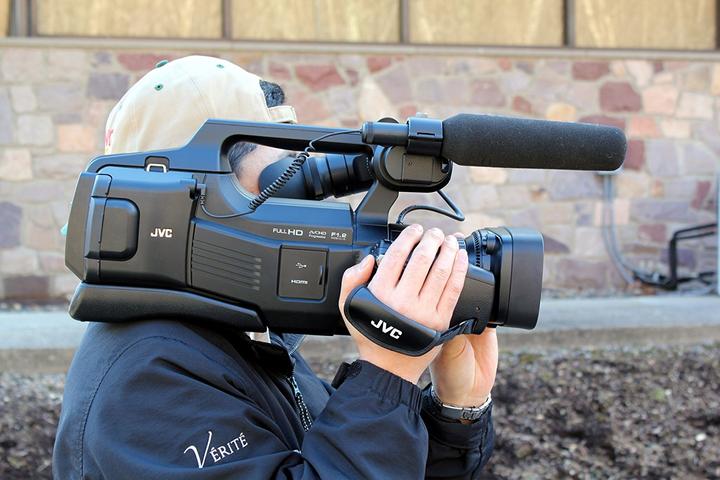 Produktbild JVC Gy-Hm70e (12 Mpx, 50p, 10 x)