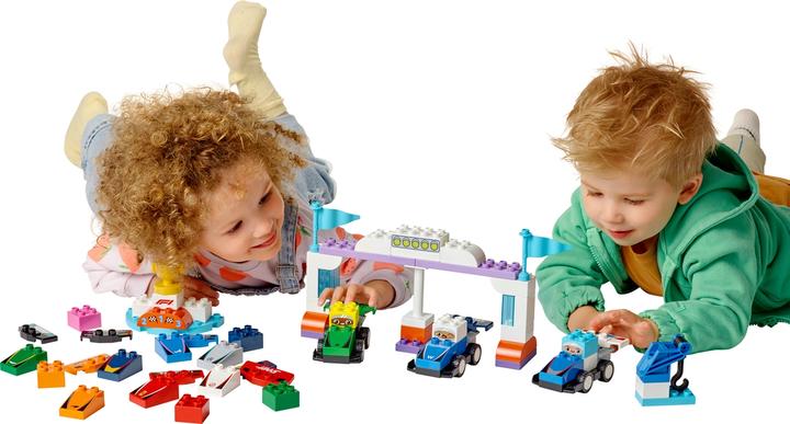 Produktbild LEGO F1 Team Rennautos mit Rennfahrern (10445)