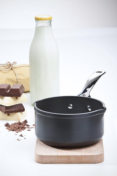 Image du produit Le Creuset Pot à lait (16 cm, Pot à lait, Aluminium, Acier inoxydable)