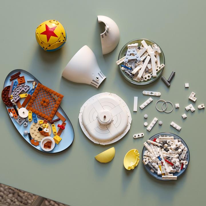 Actual product image LEGO Disney Pixar Luxo Jr. (21357, LEGO Ideas)