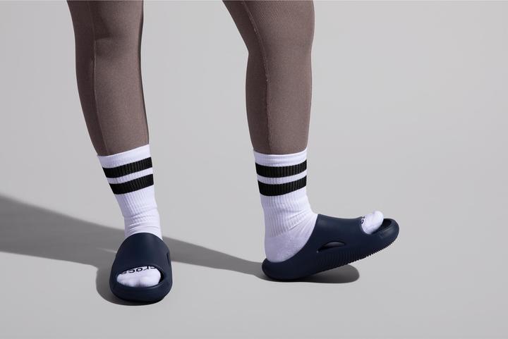 Actual product image Crocs Mellow Recovery Slide (45)