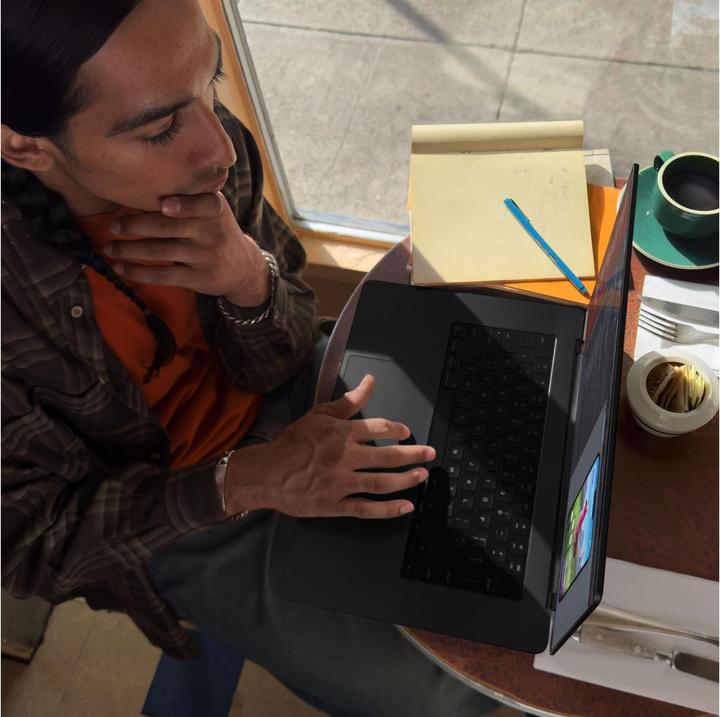 Actual product image Apple MacBook Pro - Late 2023 (16", M3 Max, 64 GB, 1000 GB, CH)