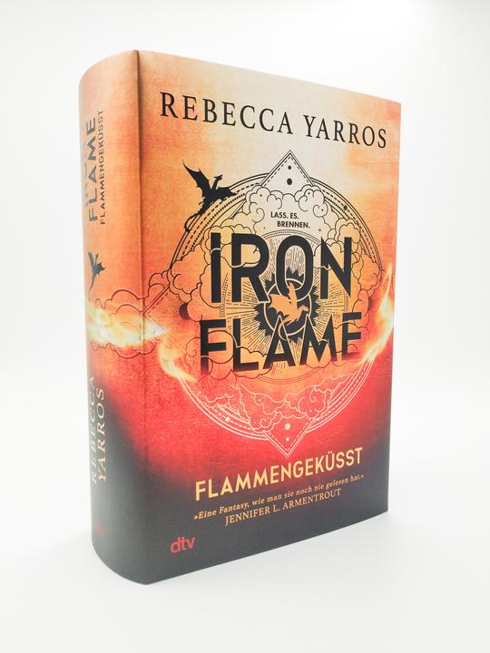 Actual product image Iron Flame Flammengeküsst (German, Michelle Gyo, Michaela Kolodziejcok, Melanie Korte, 2023)