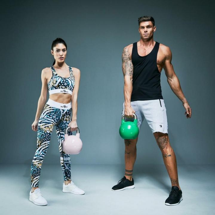 Image du produit Gorilla Sports Compétition de kettlebell (1 x 8 kg, 1 x 12 kg, 1 x 16 kg, 1 x 20 kg, 1 x 24 kg, 1 x 28 kg, 1 x 32 kg, 1 x 40 kg)