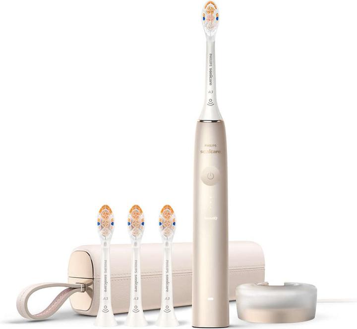 1 x Ladestation, 1 x USB-Kabel, 1 x Handstück Philips DiamondClean Prestige 9900, 1 x ein hochwertiges USB-Ladeetui, 4 x A3 Premium All-in-One Bürstenkopf