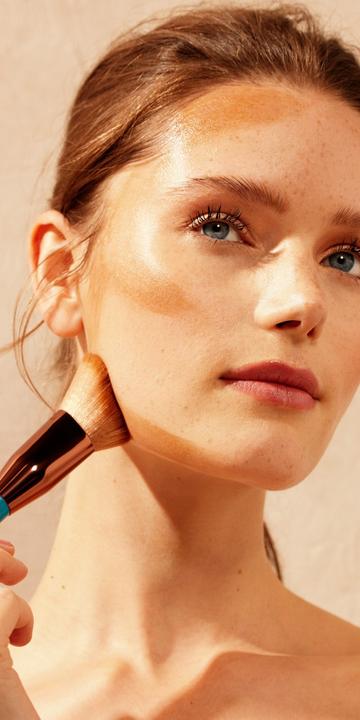 Actual product image St. Tropez - Tantour & Applicator Brush
