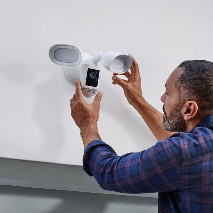 Immagine prodotto Ring Floodlight Cam Wired Pro (1920 x 1080 Pixels)