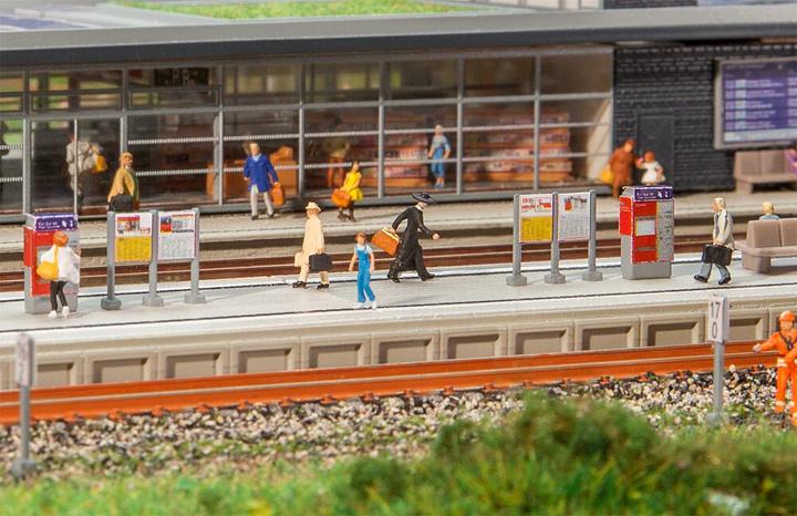 Actual product image Faller Modern platform with accessories