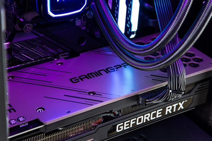 Produktbild Mifcom Savage (Intel Core i9-10900K, 32 GB, 1000 GB, GeForce RTX 3080)
