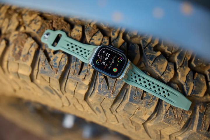 Immagine prodotto UAG Urban Armor Gear Monarch Strap| Apple Watch Ultra/42/44/45/46mm| oliva/titanio| (194158117236) (Fluoroelastomero, Gomma)