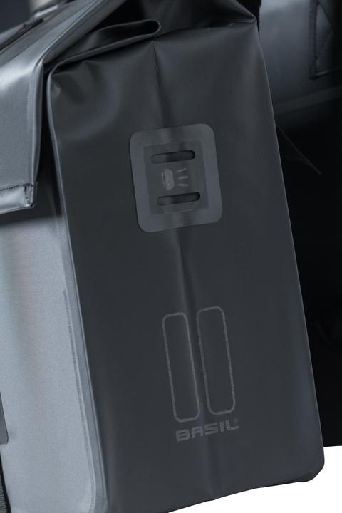 Actual product image Basil Urban Dry Double (50 l, Luggage carrier bag)