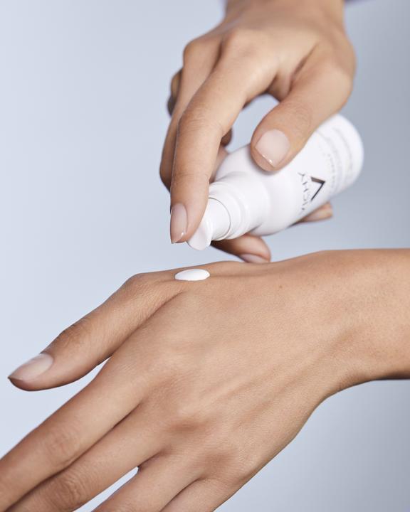 Actual product image Vichy Capital Soleil Fluid UV-AGE (Sun cream face, SPF 50+, 40 ml, 65 g)