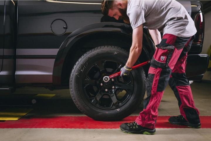 Actual product image Gedore Red red R68900300 Torque Wrench 60-300 Nm (1/2", 60 Nm, 300 Nm)