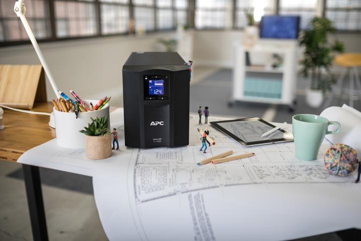 Produktbild APC Smart-UPS (1500 VA, 900 W, Line-Interaktiv USV)