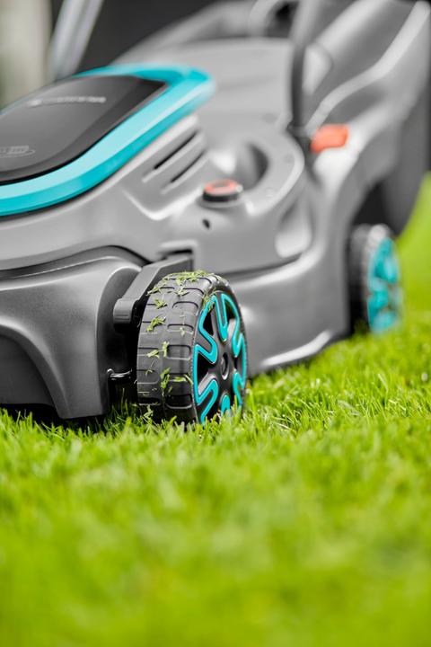 Actual product image Gardena Battery Lawnmower PowerMax 32/18V P4A Ready-To-Use Set (Rechargeable battery operated)