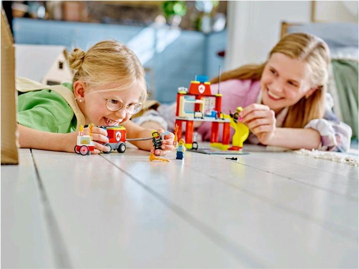 Actual product image LEGO Fire station and fire truck (60375, LEGO City)