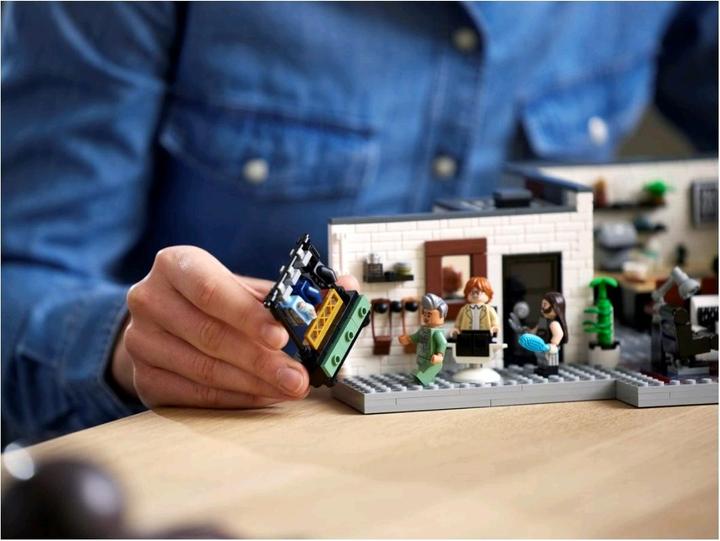 Immagine prodotto LEGO Qeer Eye- Il loft dei Fab 5 (10291, LEGO Creator Expert, Set LEGO rari)