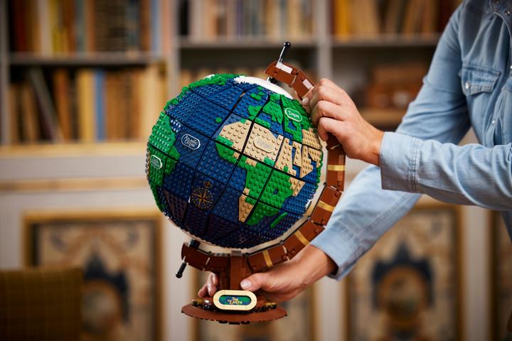 Actual product image LEGO Globe (21332, LEGO Ideas, LEGO Rare Sets)