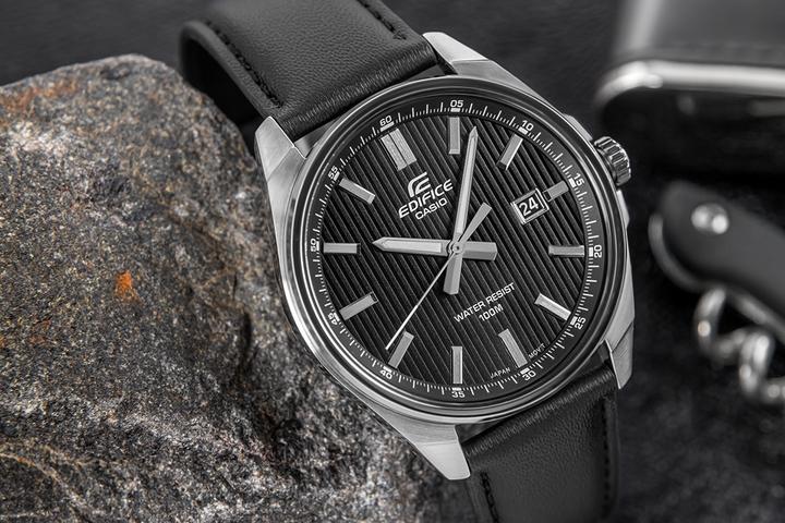 Actual product image Casio EFV-150L-1AVUEF (Analogue wristwatch, 43 mm)