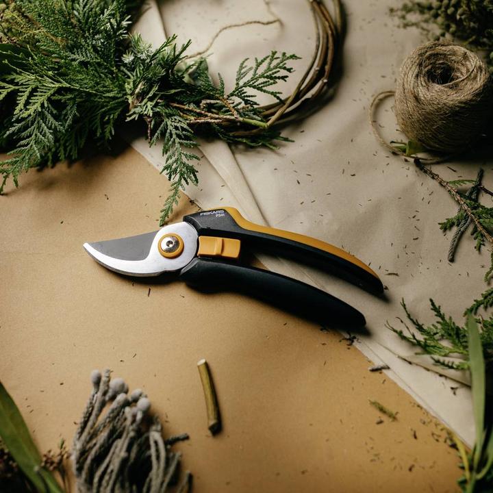 Actual product image Fiskars Solid bypass garden shears L P341