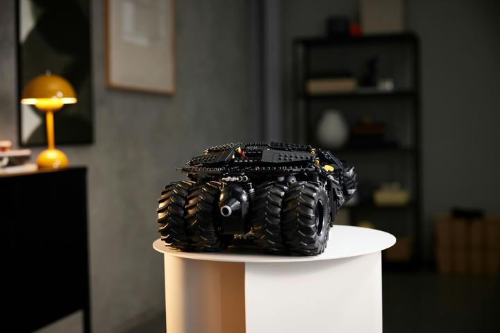 Actual product image LEGO Batmobile Tumbler (76240, LEGO DC, LEGO Rare Sets)