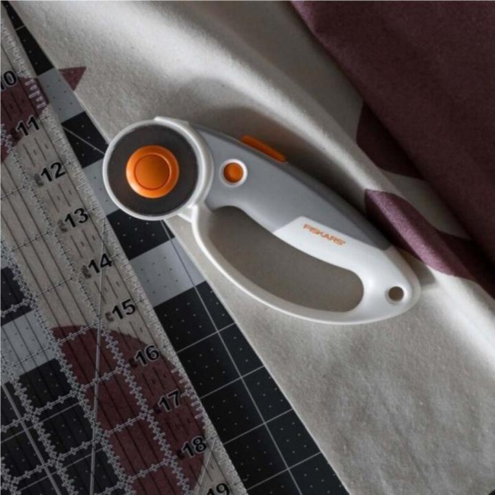 Immagine prodotto Fiskars Coltello per laminazione in titanio (Taglierini)