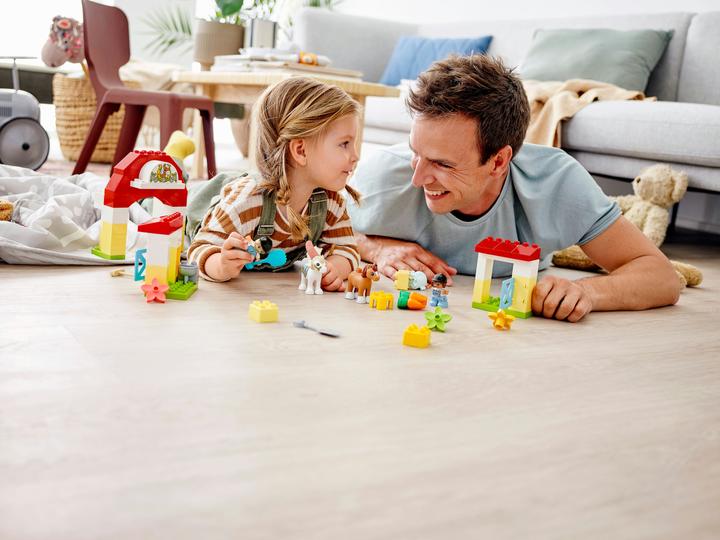 Produktbild LEGO Pferdestall und Ponypflege (10951)