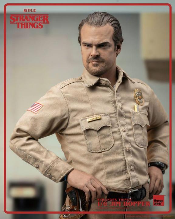 Produktbild ThreeZero Stranger Things Actionfigur 1/6 Jim Hopper (Season 1) 32 cm