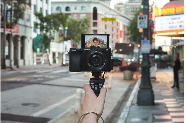 Immagine prodotto Sony Kit Alpha 6100 (16 - 50 mm, 24.20 Mpx, APS-C / DX)