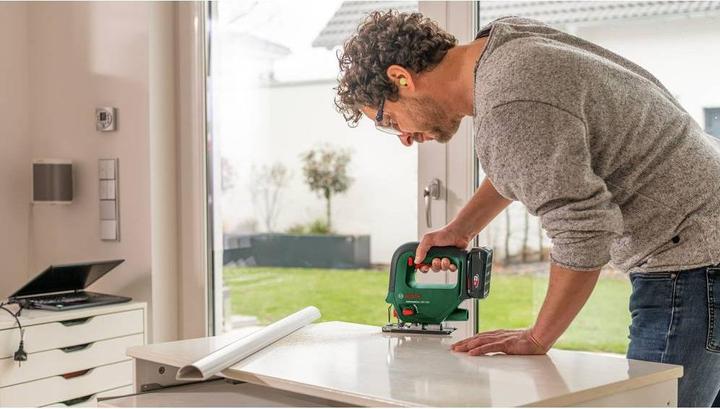 Produktbild Bosch Home & Garden UniversalSaw 18V-100