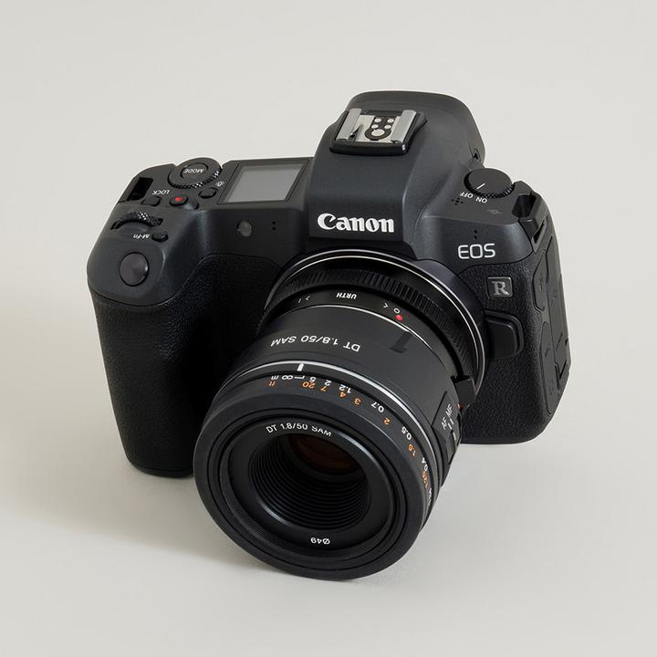 Actual product image Urth Lens Mount Adapter: Compatible with Sony A (Minolta AF) Lens to Canon RF Camera Body