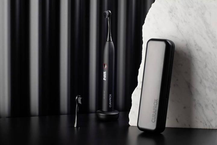 Produktbild Curaprox Hydrosonic Black is White (Schallzahnbürste)