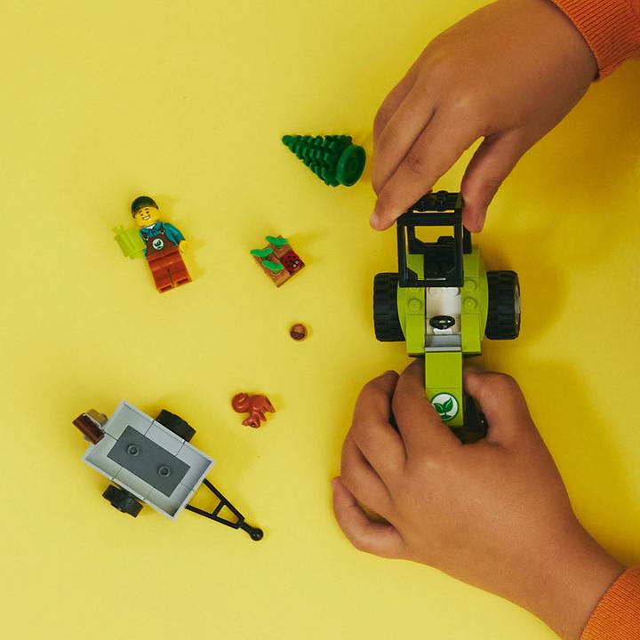 Actual product image LEGO Small tractor (60390, LEGO City)