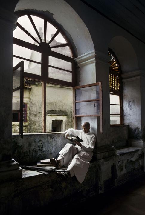Produktbild Steve McCurry Lesen. Exklusive Sonderausgabe des Foto-Bestsellers (Deutsch, Paul Theroux, 2024)