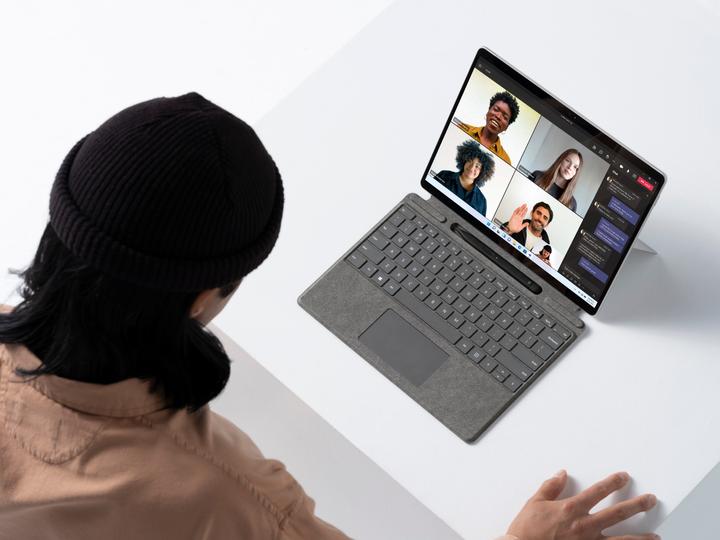 Produktbild Microsoft Surface Pro 8 LTE for business (13", Intel Core i5-1145G7, 8 GB, 256 GB, Ohne Tastaturlayout)